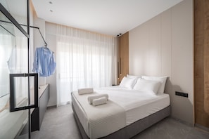 1 Schlafzimmer, Schreibtisch, Bügeleisen/Bügelbrett, Reisekinderbett