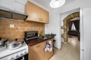 Réfrigérateur, four, cafetière/bouilloire