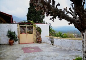 المنطقة المحيطة بالمنشأة