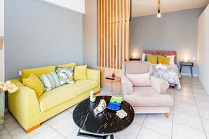 TV - George's House in City center (Iraklio)