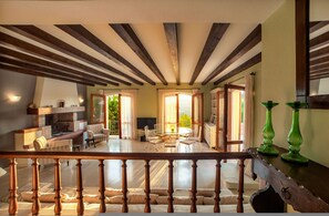 TV, fireplace, books, offices - La Belle Villa - Family Retreat & Magnificent View (Zakinthos)