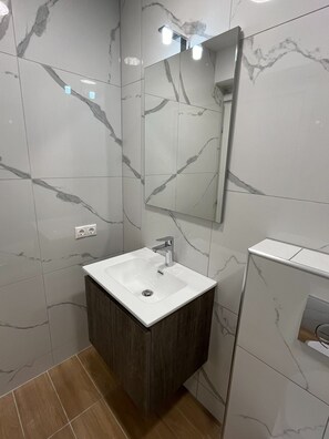 Shower, hair dryer, towels - Academys Green Apartment by Athens Urban Retreat (Athina)