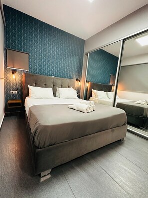 1 bedroom, desk, iron/ironing board, travel cot - Ermou Superior Suite by Athens Urban Retreat (Athina)
