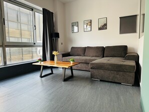 Een televisie en een kantoor