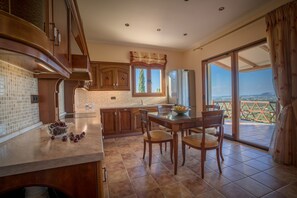 Dining - Villa Clairy 3-Bedroom Villa with Private Pool (Παλιό χωριό Μουζακι)