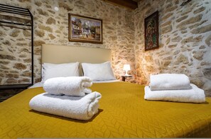 1 bedroom, iron/ironing board, free WiFi, bed sheets - Guest  House Aphrodite ground (Kato Archanes)