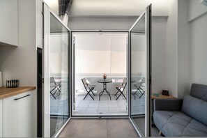 TV - Kostantina Studio with Balcony (Iraklio)