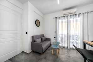 TV - Antonio Studio by Cretanhouses (Iraklio)