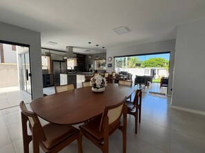 Dining - CARAVELA HOUSE IN BUZIOS WITH POOL AND GOURMET AREA (Armação dos Búzios)