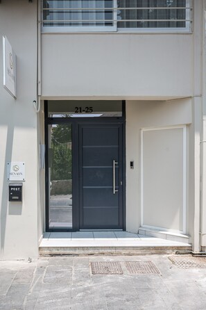 Exterior detail - Filotimo Apartment by Senaon Urban Living (Iraklio)
