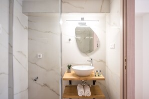 Bathroom - Filoxenia Apartment by Senaon Urban Living (Iraklio)