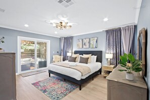 3 bedrooms, iron/ironing board, free WiFi, bed sheets - 3-bedroom house in beautiful Alhambra with Cozy Garden Pad (Alhambra)