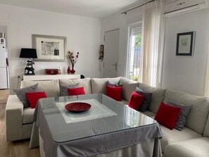 Living area - Cozy house in Seville with patio, terrace and 3 bedrooms (Sevilla)