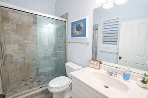Shower, hair dryer, towels, soap - Private island 3/3 POOL, DOCK, BEACH access! (Cape Haze)