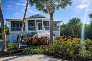 Unclassified image, 5 of 25, button - Private island 3/3 POOL, DOCK, BEACH access! (Cape Haze)