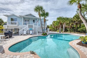 Unclassified image, 3 of 25, button - Private island 3/3 POOL, DOCK, BEACH access! (Cape Haze)