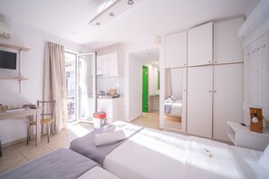 1 habitación, tabla de planchar con plancha, wifi gratis y ropa de cama
