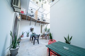 Outdoor dining - City Center Studio |H3 (Iraklio)
