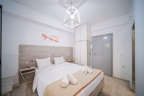 1 slaapkamer, een strijkplank/strijkijzer, gratis wifi, beddengoed