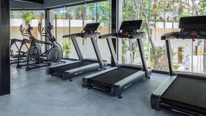 A gym with treadmills, ellipticals, and stationary bikes. - Private pool, jungle view, AC and fast WI-Fi (Tulum)