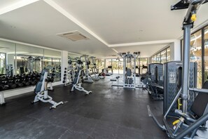 Fitness facility - Oceanview Escape • Fast Wi-Fi • AC • Chic Design (Cabo San Lucas)