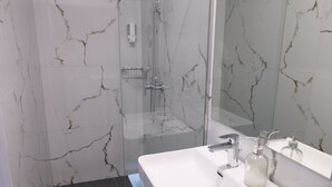 Shower, hair dryer, towels - City Center Studio |H10 (Iraklio)
