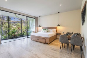 1 bedroom, WiFi, bed sheets - Designer Unit, 7 Pools, Gym, Wi-Fi, Luxe Amenities (Tulum)