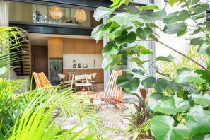 تناول الطعام بالخارج