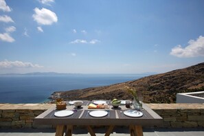 Outdoor dining - Houses G & Y in Kardiani , Tinos (Kardiani)