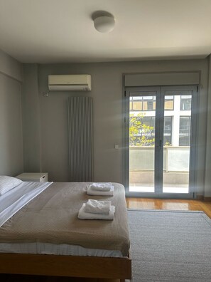 1 bedroom, desk, iron/ironing board, free WiFi - Spacious stylish flat at acropolis area! (Athina)