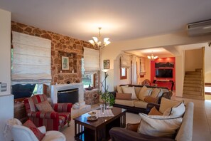 TV - Villa Angels in Crete (Crete)