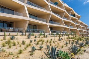 Exterior - Incredible views! 3 BD with pool and gym access (Cabo San Lucas)