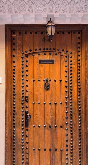 تفاصيل الفندق من الخارج