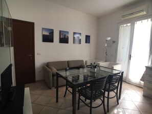 TV - THREE-ROOM APARTMENT, SLEEPS 5, COOP AREA-Rif. giunto (San Vincenzo)