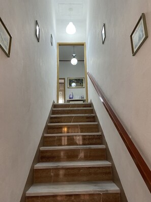 A marble staircase with a handrail leading to a landing. - 4 beds in Acquaviva area-Rif. Prate (San Vincenzo)