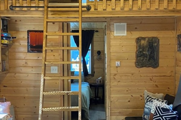 1 bedroom, travel crib, WiFi (free), bed sheets