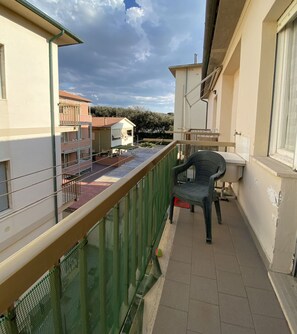 Property grounds - Apartment in a building facing the sea-Rif. Giglio (San Vincenzo)