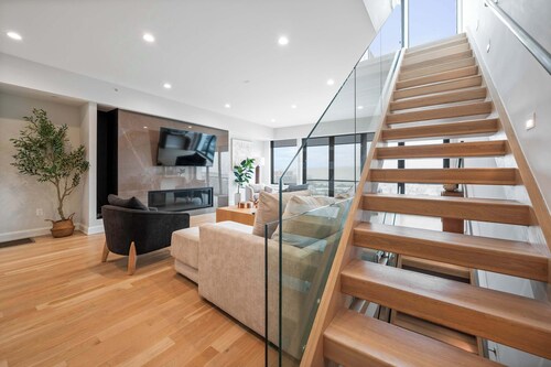 Modern Luxury Townhome with NYC Views