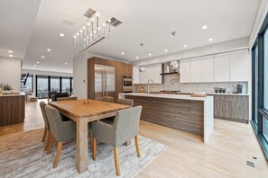 Dining - Modern Luxury Townhome with NYC Views (North Bergen)