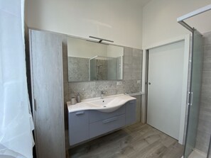 Shower, hair dryer - 5 bed places with parking space - ROSS2S-Rif. Ross2S (San Vincenzo)