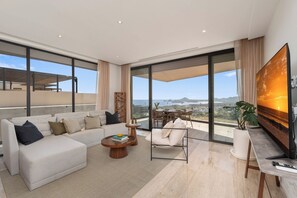 TV - Enjoy Cabo San Lucas in this incredible 3 BD PH (Cabo San Lucas)