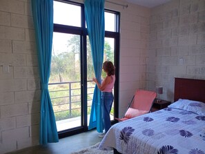 1 slaapkamer, een strijkplank/strijkijzer, wifi, beddengoed