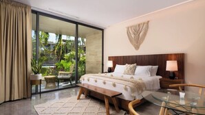 A modern hotel room with a large bed, a glass door leading to a balcony, a small table, and a chair. - Bright Studio with pool and gym access! 10´from city (Tulum)