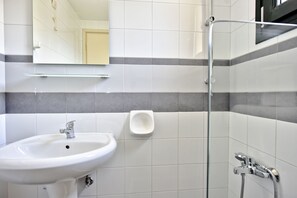 Hair dryer, towels - Milos apartments for 3 guests (Malia)