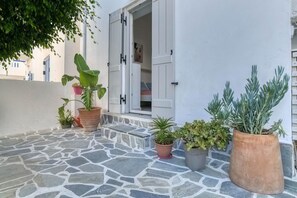 Exterior detail - Family house , close to the sea (Paros)