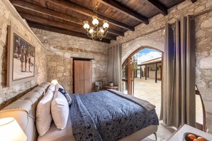 3 bedrooms, desk, iron/ironing board, travel cot - Casale Xenia in Filousa (Filousa)
