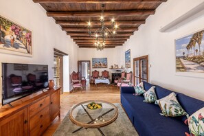 TV, books, offices - Casale Xenia in Filousa (Filousa)