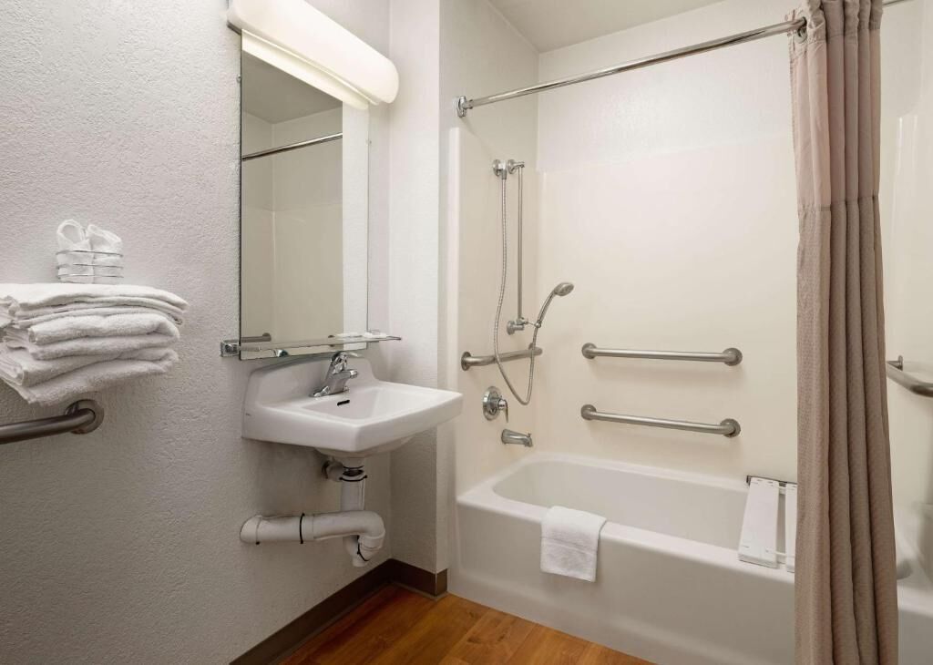 Basic Room | Bathroom