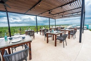 Outdoor dining - Tulum retreat at Mistiq Gardens (Tulum)