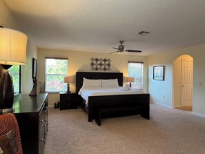 4 bedrooms, iron/ironing board, WiFi, bed sheets - Bright 4BR Home w/ Pool, 20 min from Disney World (Davenport)